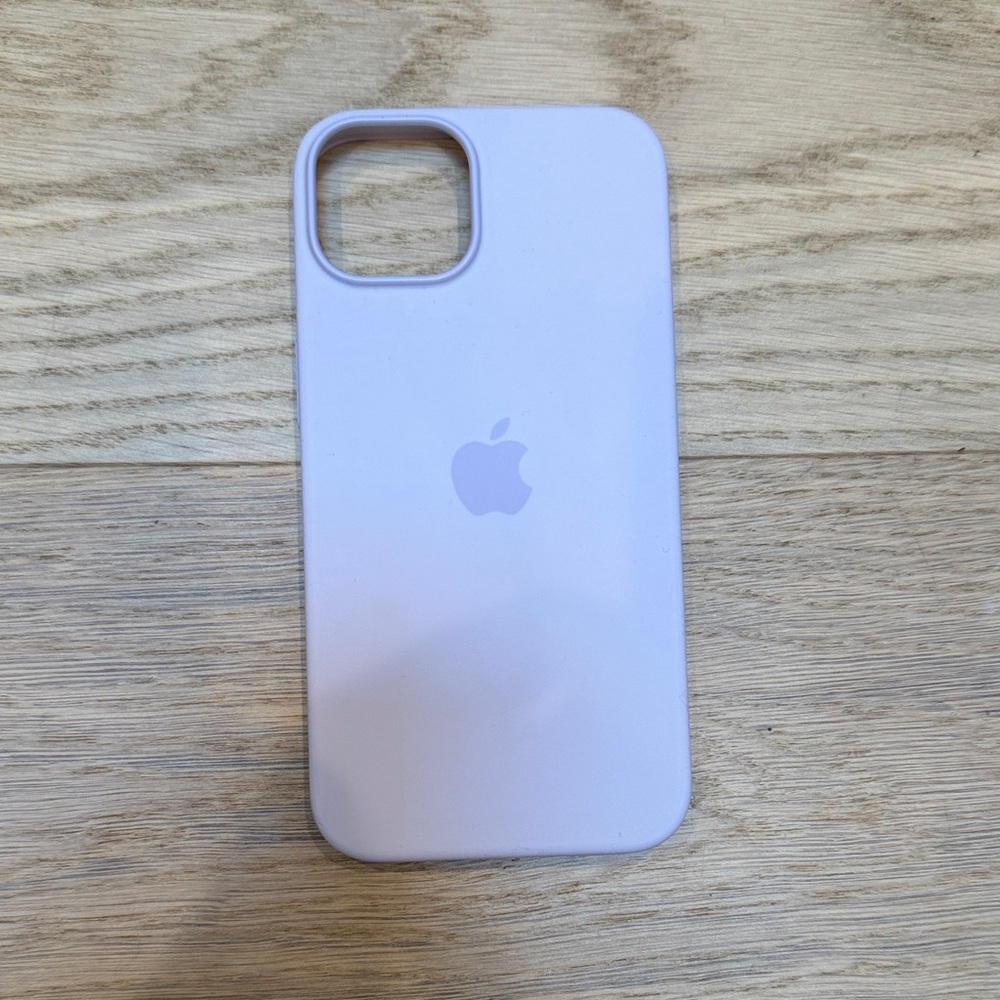 Apple Lavender Silicone iPhone 14 Case